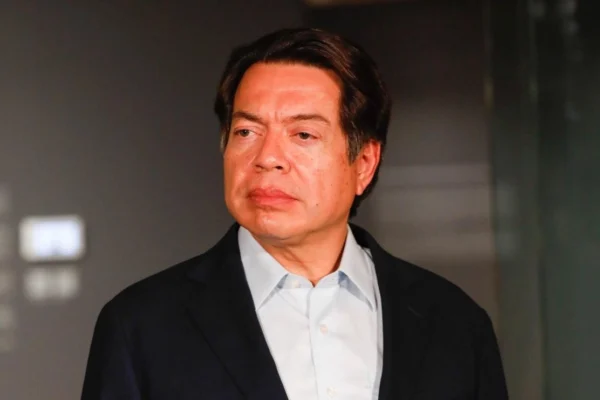 Mario Delgado informó sobre la propuesta a la CNTE una ruta para concretar la desaparición de la USICAMM este mismo año. FOTO: Jorge Ángel Pablo.