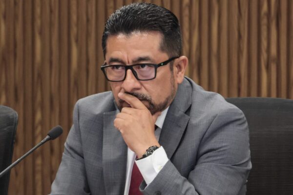 Rastrean fraude en IMSS-Bienestar Puebla; detectan contratos inflados en 2022 y 2023 y ya suman 5 inhabilitados.