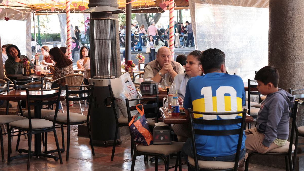 Comercios y restaurantes de Puebla capital proyectan una derrama económica de hasta 400 millones de pesos por los festejos del Día del Padre. FOTO: Telediario.