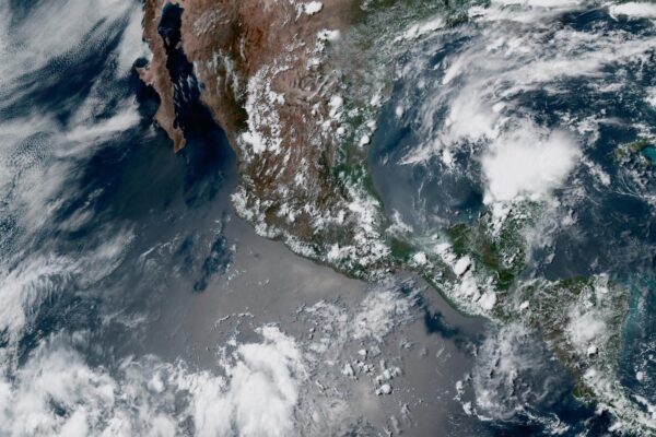 Inicia la temporada de ciclones 2026 y Conagua ya monitorea dos sistemas con potencial desarrollo en el Pacífico. FOTO: NOAA.