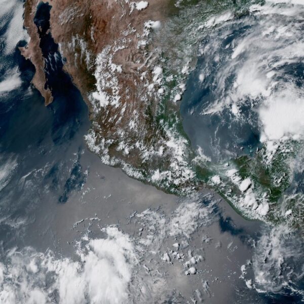 Inicia la temporada de ciclones 2026 y Conagua ya monitorea dos sistemas con potencial desarrollo en el Pacífico. FOTO: NOAA.