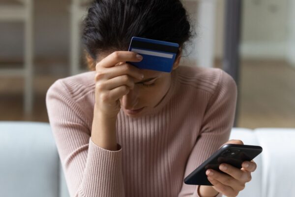 CONDUSEF advierte que aumentan las denuncias relacionadas con llamadas, mensajes y enlaces sospechosos. FOTO: Unsplashed.