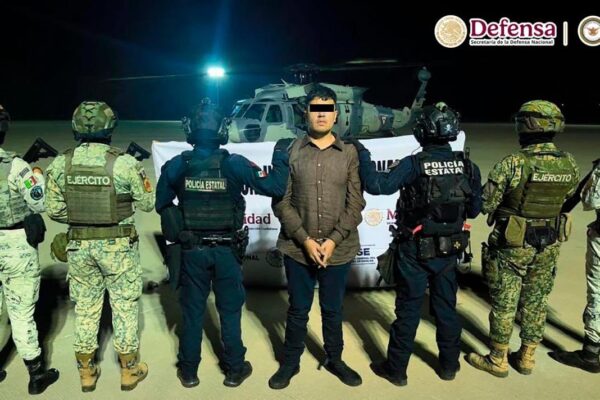 Autoridades federales detuvieron en Sinaloa a Gabriel “N”, alias Gabito o 80, presunto operador cercano a Los Chapitos. FOTO: SSPC.