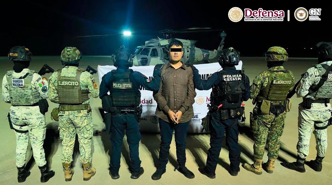 Autoridades federales detuvieron en Sinaloa a Gabriel “N”, alias Gabito o 80, presunto operador cercano a Los Chapitos. FOTO: SSPC.