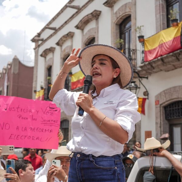 El Congreso de Michoacán declaró personas “no grata” a la alcaldesa de Uruapan, Grecia Quiroz. FOTO: Más Información.