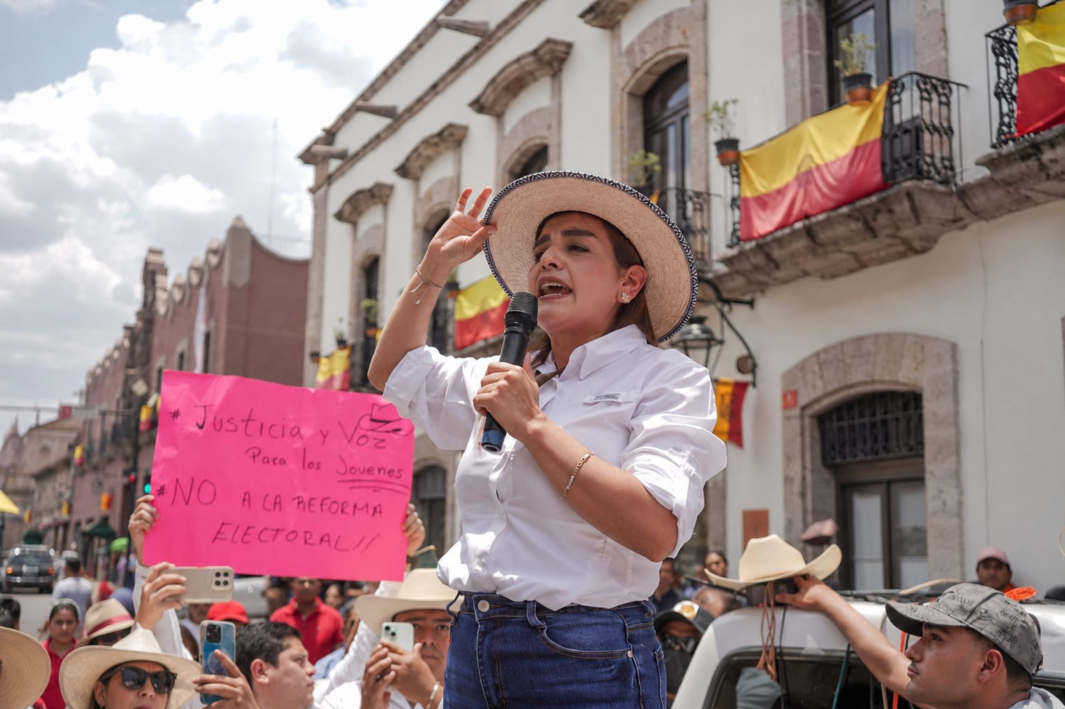 El Congreso de Michoacán declaró personas “no grata” a la alcaldesa de Uruapan, Grecia Quiroz. FOTO: Más Información.