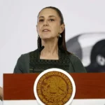 Sheinbaum rechaza señalamientos de exvicealmirante vínculos de Morena con red de huachicol fiscal Claudia Sheinbaum rechazó los señalamientos de Roberto ‘N’ sobre los presuntos vínculos de Morena con la red de huachicol fiscal. FOTO: vía El Sol de México.