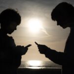 Reino Unido prohibió que menores de 16 años utilicen plataformas como TikTok, Snapchat y YouTube. FOTO: Getty Images.