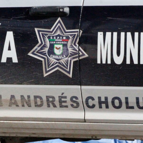 Samuel Aguilar Pala llamó a la alcaldesa de San Andrés Cholula, Lupita Cuautle, a regularizar a 152 policías que carecen de certificación.