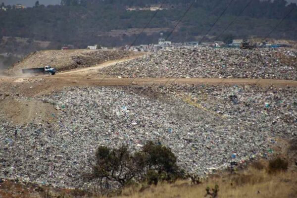 Habrán sanciones contra RESA tras escurrimiento de lixiviados en Chiltepeque; aún no hay una fecha para que Profepa emita nuevo dictamen. FOTO: Andrés Lobato.