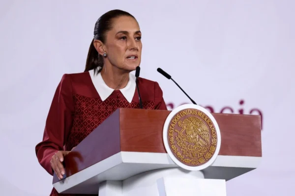 Sheinbaum pidió al embajador estadounidense Ronald Johnson enfocarse en temas bilaterales y no opinar sobre política interna de México. FOTO: Cuartoscuro.